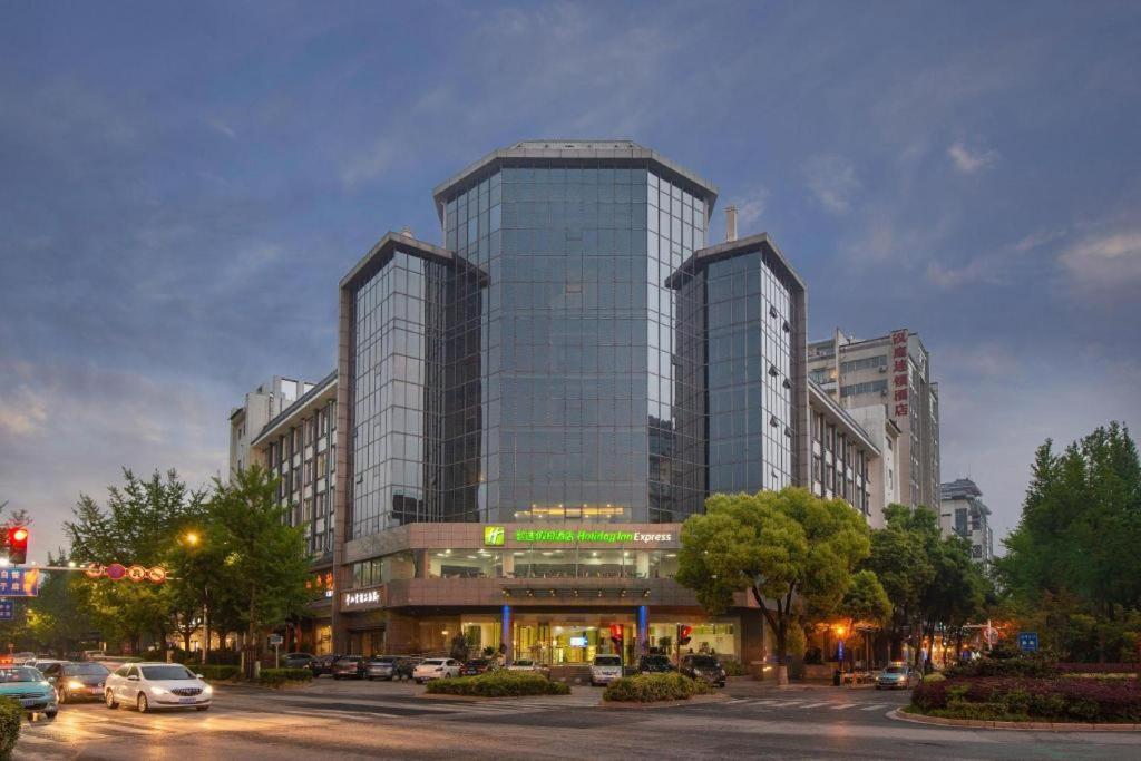Holiday Inn Express Yangzhou City Center By Ihg Bagian luar foto